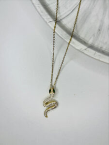 Yeşil Gözlü Taşlı Çelik Yılan Kolye – Altın Renk