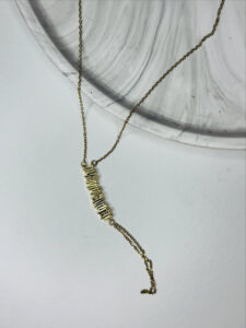 Çelik Kare Detaylı Gold Şahmeran Bileklik | Modern Ve Işıltılı Tasarım