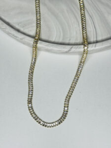 Çelik Ayarlanabilir Baget Taşlı Kolye – Işıltılı Zarif Tasarım