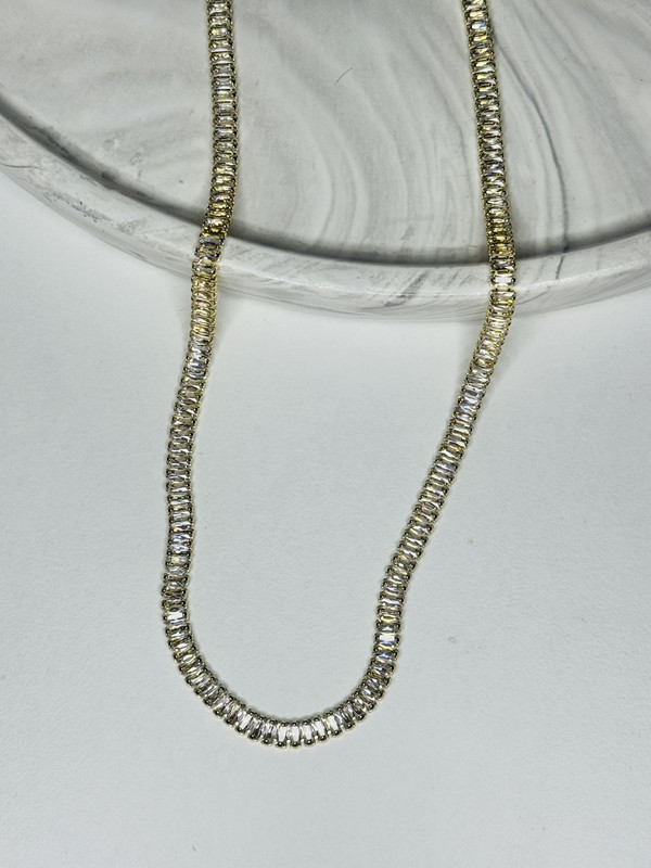 Çelik Ayarlanabilir Baget Taşlı Kolye – Işıltılı Zarif Tasarım