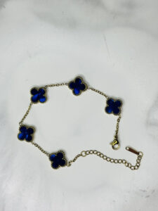 Çelik Mavi Yonca Gold Zincirli Bileklik – Şık Ve Zarif Tasarım