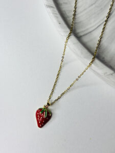 Çelik Gold Zincirli Kırmızı-Yeşil Çilek Detaylı Kadın Ve Çocuk Kolye | Renkli Ve Eğlenceli Tasarım