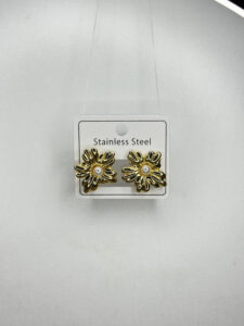 Altın Renk Çiçek Figürlü İnci Detaylı Paslanmaz Çelik Küpe