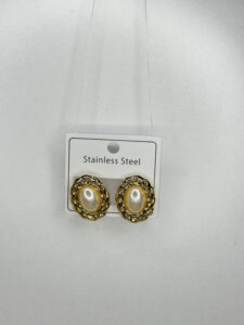 Oval Şekilli İnci Taşlı Altın Renk Paslanmaz Çelik Kadın Küpe