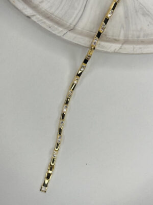 Çelik Kare Halkalı Taş Detaylı Gold Bileklik – Parlak Paslanmaz Kadın Takı, Kararma Yapmaz Şık Model