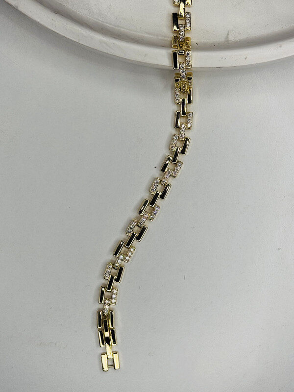 Çelik Kare Model Taşlı Gold Bileklik – Parlak Paslanmaz Kadın Takı, Kararma Yapmaz Modern Tasarım - GildoraAccessories