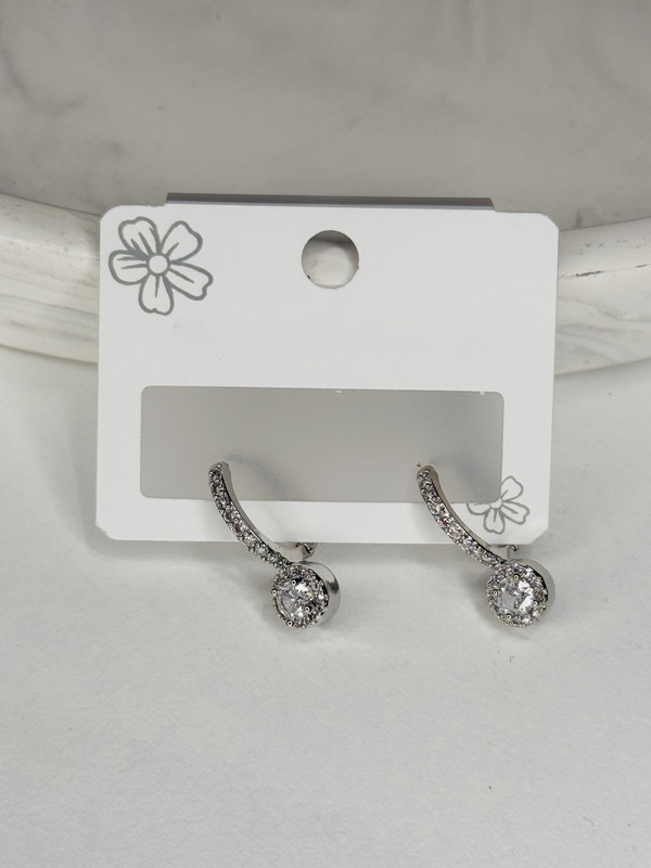 Img-0268 Çelik Taşlı Damla Silver Küpe – Zarif Parlak Taş Detaylı Paslanmaz Kadın Küpe, Kararma Yapmaz - Görsel 1