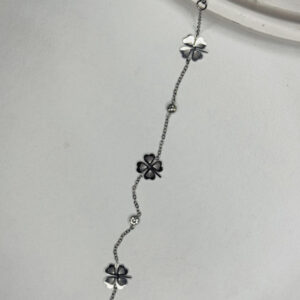 Çelik Dört Yapraklı Yonca Figürlü Silver Bileklik – Paslanmaz Kadın Şans Bilekliği, Kararma Yapmaz Zarif Takı - GildoraAccessories