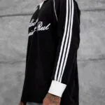 Yakali Baskili Siyah Uzun Kollu Tişört