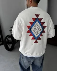 Etnik Patch Baskili Beyaz Sweatshirt