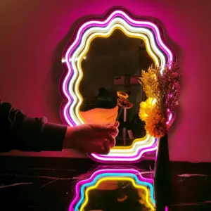 Minimal Dalgalı Neon Ayna
