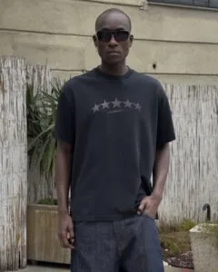 Yildiz Parlak Baski Yikamali Siyah Tshirt
