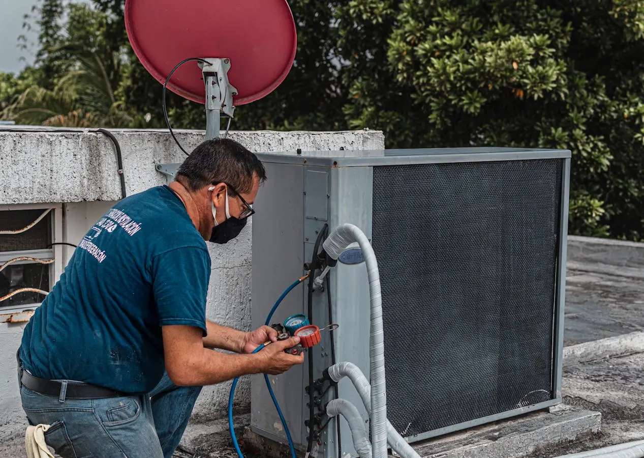 KKTC klima yetkili servis teknisyeni dış ünite montaj