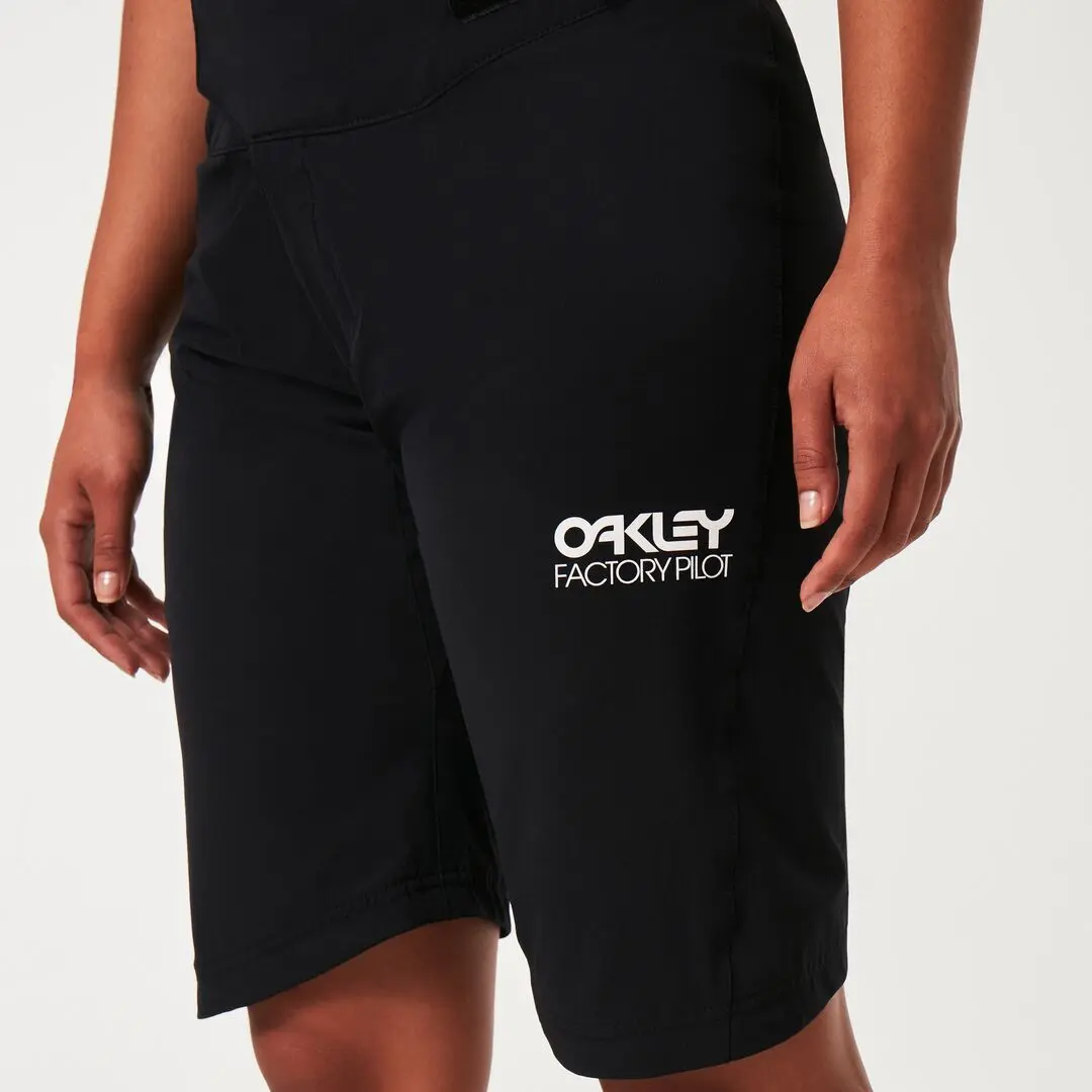 Oakley FOA500394 Wmns Factory Pilot Rc Şort Siyah 02E